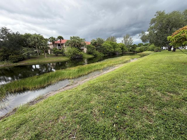 212 Lake Susan Lane, West Palm Beach, FL 33411