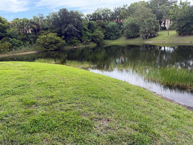 212 Lake Susan Lane, West Palm Beach, FL 33411