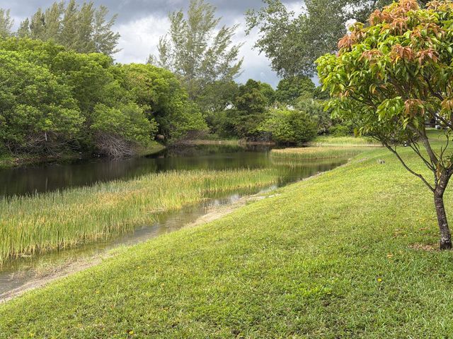 212 Lake Susan Lane, West Palm Beach, FL 33411