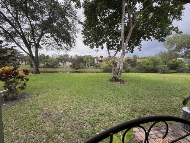 212 Lake Susan Lane, West Palm Beach, FL 33411