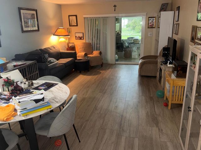 212 Lake Susan Lane, West Palm Beach, FL 33411
