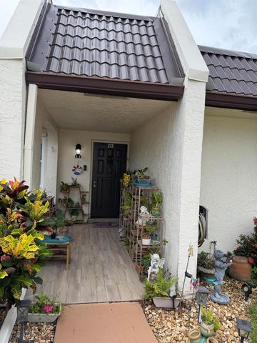 212 Lake Susan Lane, West Palm Beach, FL 33411