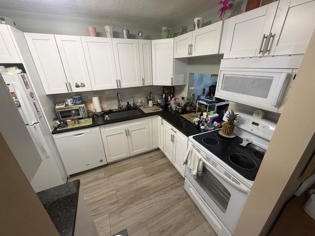 212 Lake Susan Lane, West Palm Beach, FL 33411