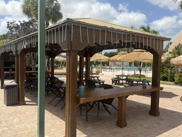 212 Lake Susan Lane, West Palm Beach, FL 33411
