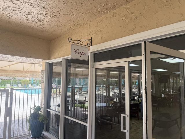 212 Lake Susan Lane, West Palm Beach, FL 33411