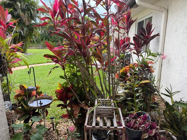 212 Lake Susan Lane, West Palm Beach, FL 33411