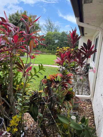212 Lake Susan Lane, West Palm Beach, FL 33411