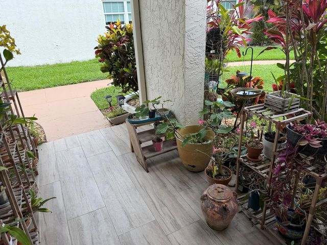 212 Lake Susan Lane, West Palm Beach, FL 33411