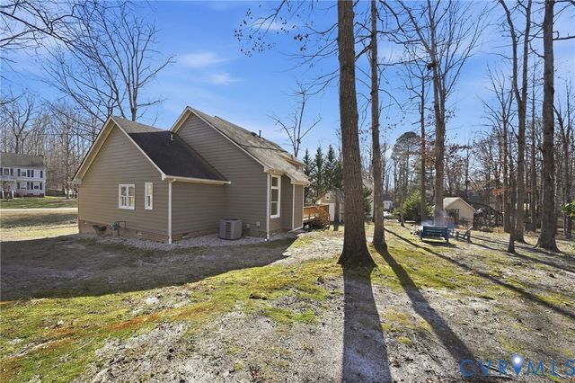 4404 Stoney Creek Pky, Chester, VA 23831