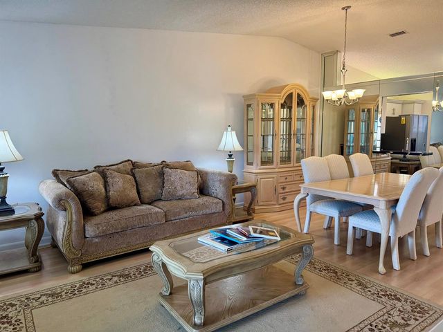 8128 Summerbreeze Lane, Boca Raton, FL 33496