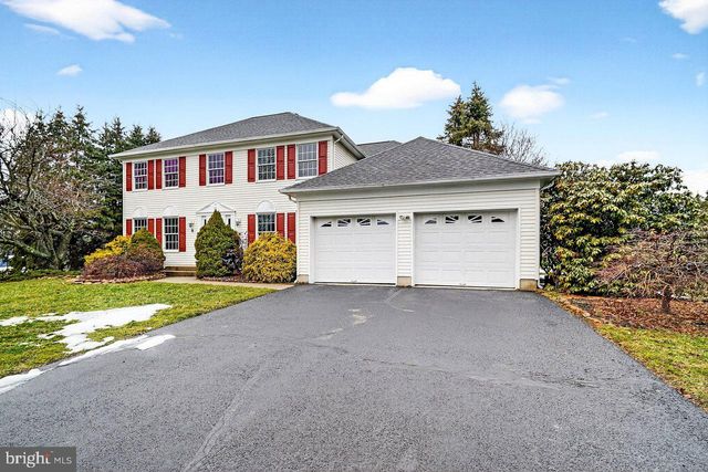 4 BARRINGTON DR, West Windsor, NJ 08550