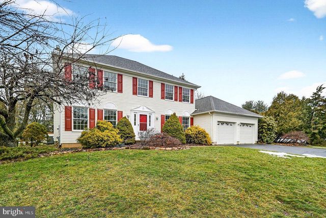 4 BARRINGTON DR, West Windsor, NJ 08550