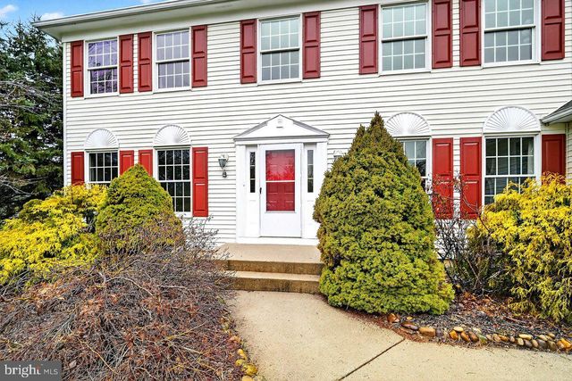 4 BARRINGTON DR, West Windsor, NJ 08550