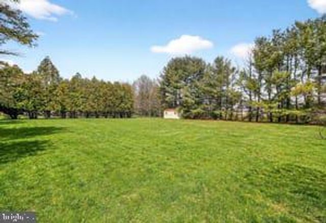 4 BARRINGTON DR, West Windsor, NJ 08550