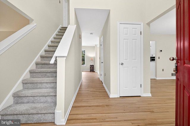 4 BARRINGTON DR, West Windsor, NJ 08550