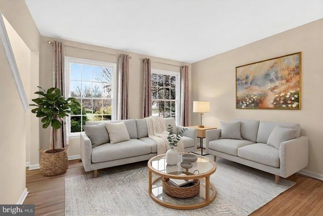 4 BARRINGTON DR, West Windsor, NJ 08550