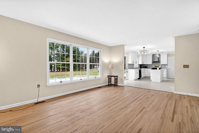 4 BARRINGTON DR, West Windsor, NJ 08550