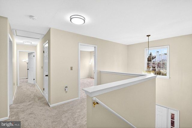 4 BARRINGTON DR, West Windsor, NJ 08550