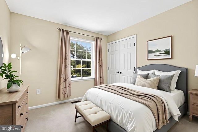 4 BARRINGTON DR, West Windsor, NJ 08550