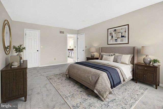 4 BARRINGTON DR, West Windsor, NJ 08550