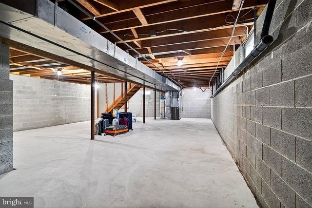 4 BARRINGTON DR, West Windsor, NJ 08550