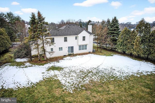 4 BARRINGTON DR, West Windsor, NJ 08550