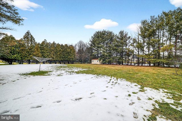 4 BARRINGTON DR, West Windsor, NJ 08550