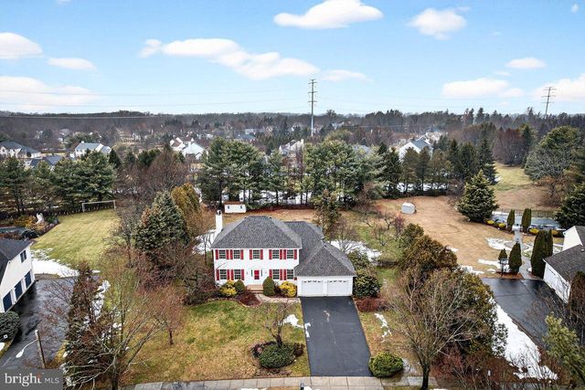 4 BARRINGTON DR, West Windsor, NJ 08550