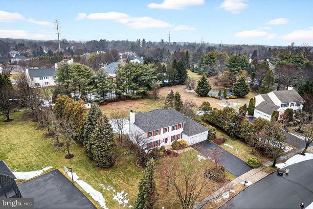 4 BARRINGTON DR, West Windsor, NJ 08550