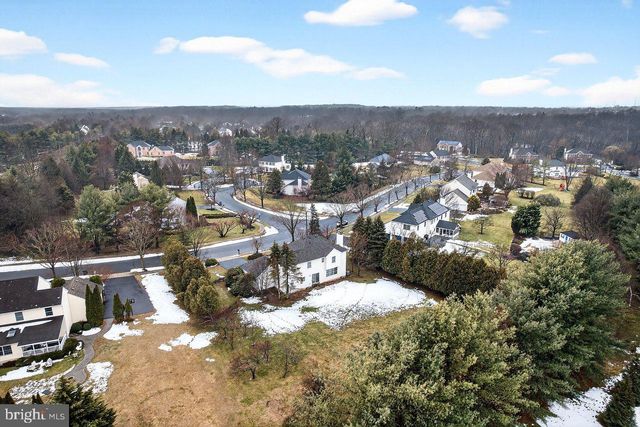 4 BARRINGTON DR, West Windsor, NJ 08550