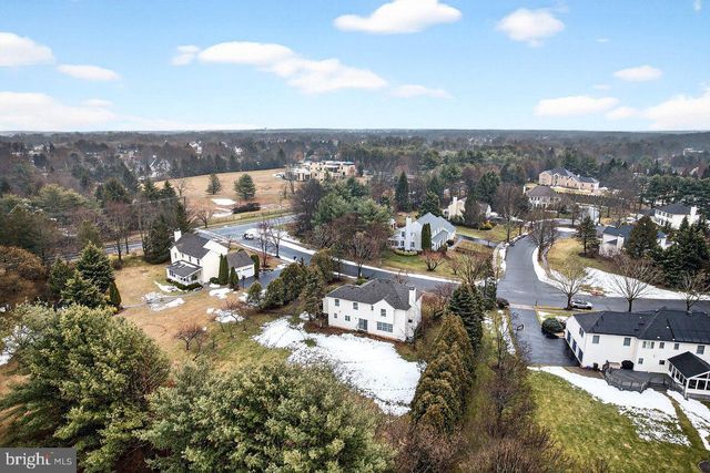 4 BARRINGTON DR, West Windsor, NJ 08550