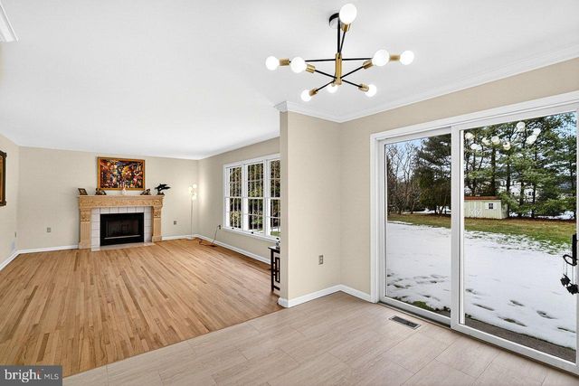 4 BARRINGTON DR, West Windsor, NJ 08550