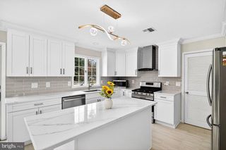 4 BARRINGTON DR, West Windsor, NJ 08550