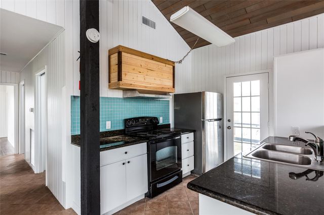 4907 Jolly Roger Road, Jamaica Beach, TX 77554