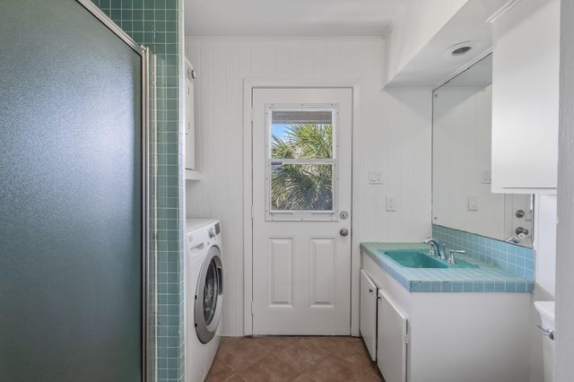 4907 Jolly Roger Road, Jamaica Beach, TX 77554