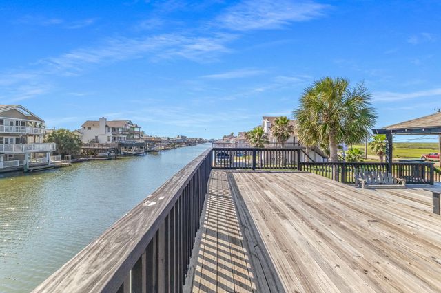 4907 Jolly Roger Road, Jamaica Beach, TX 77554