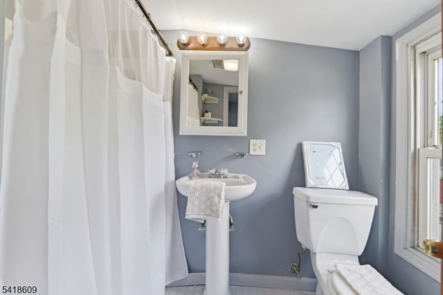 65 Carteret St, Bloomfield Twp., NJ 07003