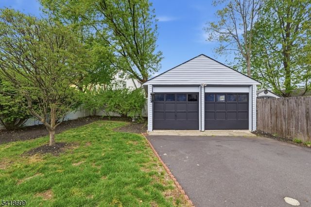 65 Carteret St, Bloomfield Twp., NJ 07003