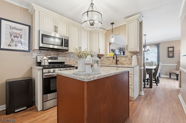 65 Carteret St, Bloomfield Twp., NJ 07003