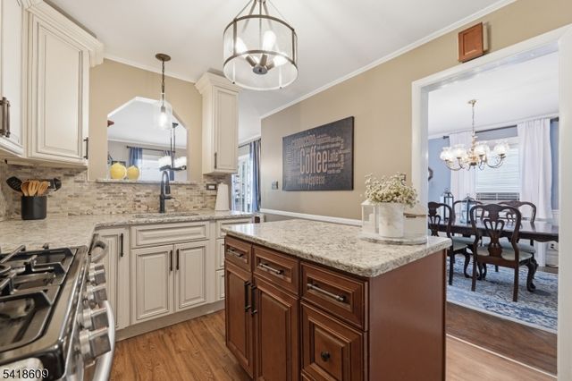 65 Carteret St, Bloomfield Twp., NJ 07003