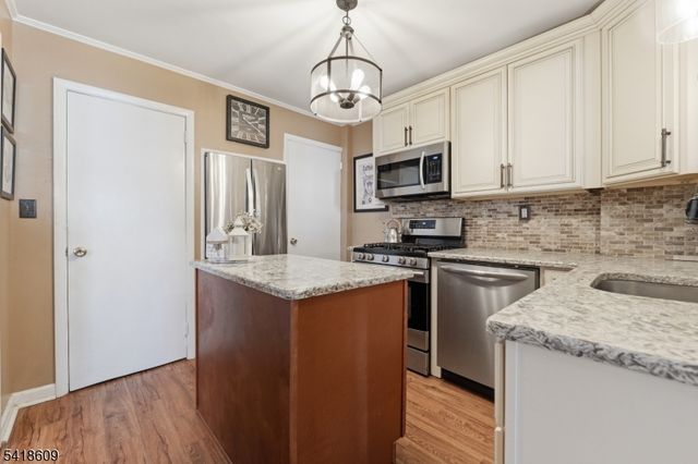 65 Carteret St, Bloomfield Twp., NJ 07003