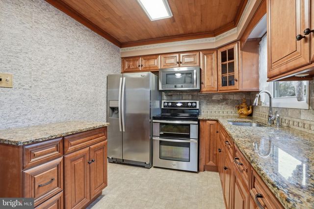 1197 W BRISTOL RD, Warminster, PA 18974