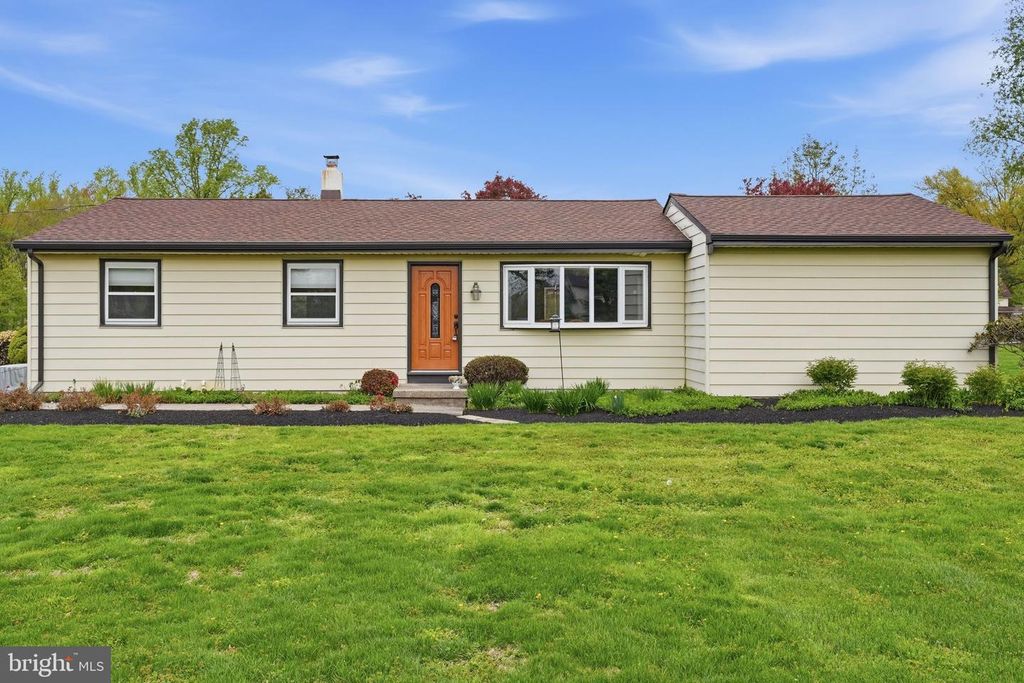 1197 W BRISTOL RD, Warminster, PA 18974