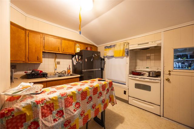 916 BULLOCKS PT Avenue, East Providence, RI 02916