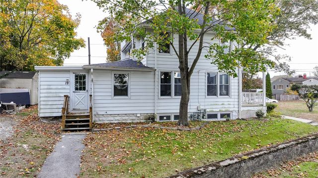 916 BULLOCKS PT Avenue, East Providence, RI 02916