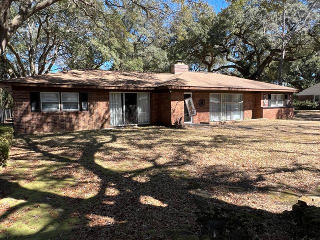 111 Newington Road, Summerville, SC 29485