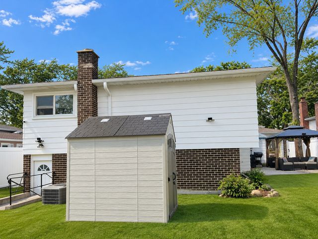625 Devonshire Drive, Des Plaines, IL 60018
