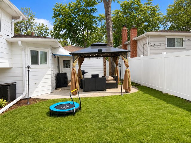 625 Devonshire Drive, Des Plaines, IL 60018