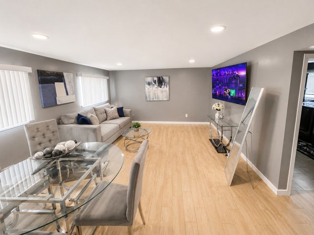 625 Devonshire Drive, Des Plaines, IL 60018