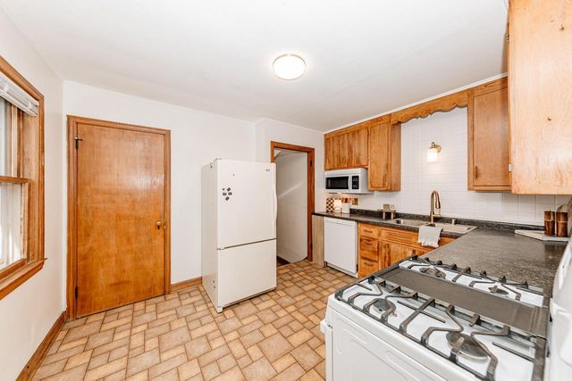 3269 N Oakland AVENUE, Milwaukee, WI 53211